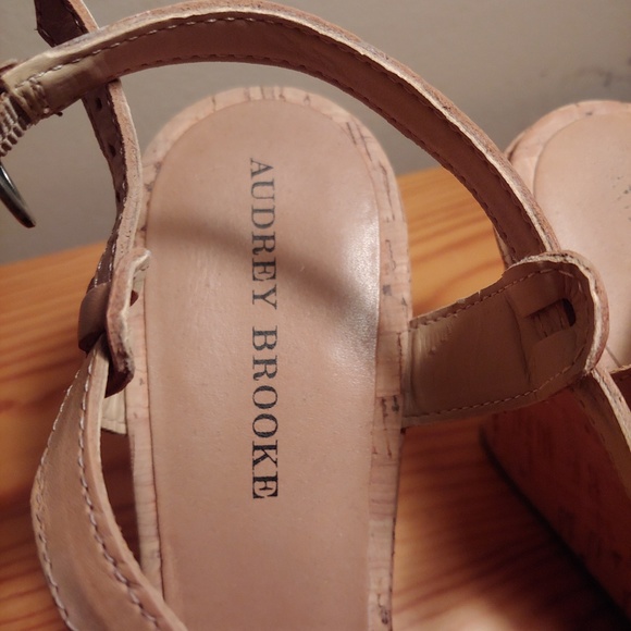 🚫SOLD🚫 EUC Size 10 wedges - Picture 3 of 6